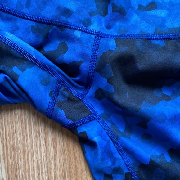 Wunder under Lululemon blue black camo leggings size 4 - Picture 3 of 4